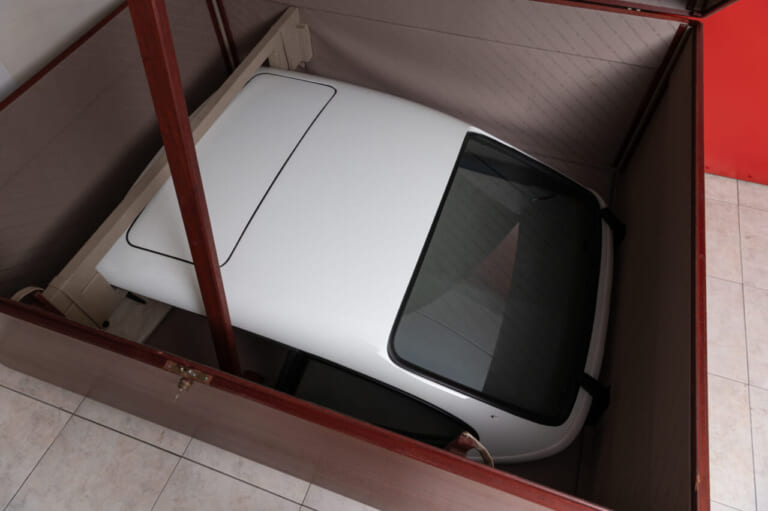 ケブラー素材でハードトップまで製作｜世界で唯一？ 事故車のポルシェ959が2億円超えの「幻のスピードスター」として蘇るまで