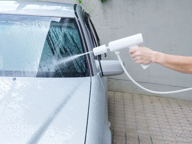 SPICERR ポケッタブル高圧洗浄機 SWU-201 ｜オートバイ用品メーカー、サイン・ハウスの人気ブランド “SPICERR”各種メディアで話題のポケッタブル高圧洗浄機に、新色マットホワイトが登場