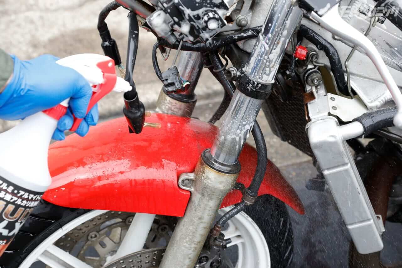 ｜賢い洗浄ケミカル選びのすゝめ【アルミや樹脂が多いモデルには、表面を痛めない専用タイプを使うべし】