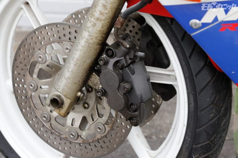 ホンダ｜NSR250R｜サビ｜賢い洗浄ケミカル選びのすゝめ【アルミや樹脂が多いモデルには、表面を痛めない専用タイプを使うべし】