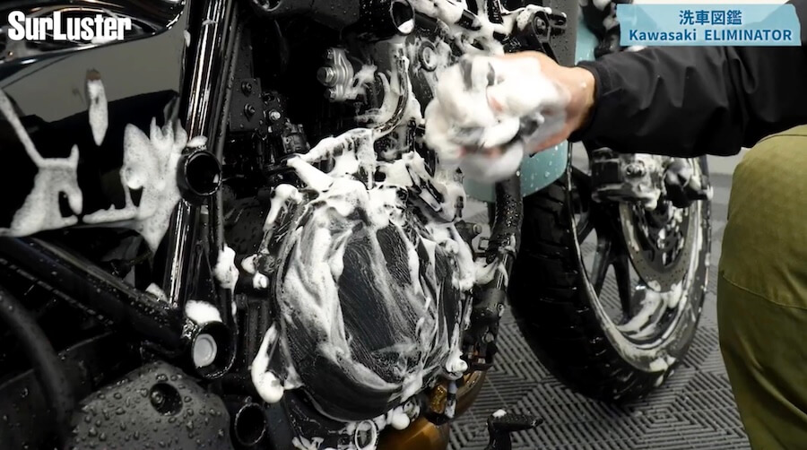 シュアラスター洗車図鑑｜カワサキ「エリミネーター」編｜洗車図鑑～車種別バイクの洗い方教えます～ストリート系クルーザーの新機軸・カワサキ「エリミネーター」編