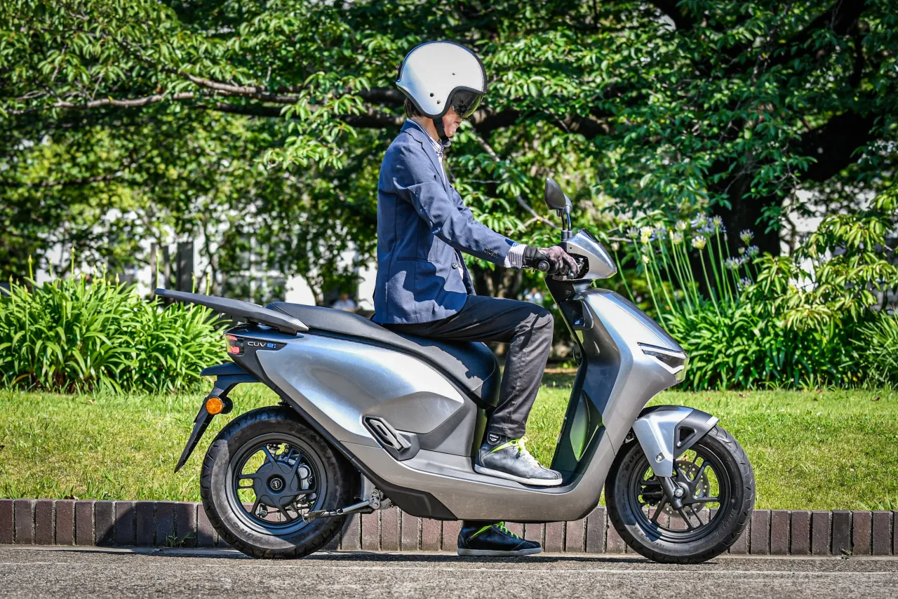 2025 HONDA CUV e:｜原付二種相当のEVスクーター「Honda CUV e:」ってどんなバイク?【足つき性や航続距離など、実際に触れて“わかったこと”】