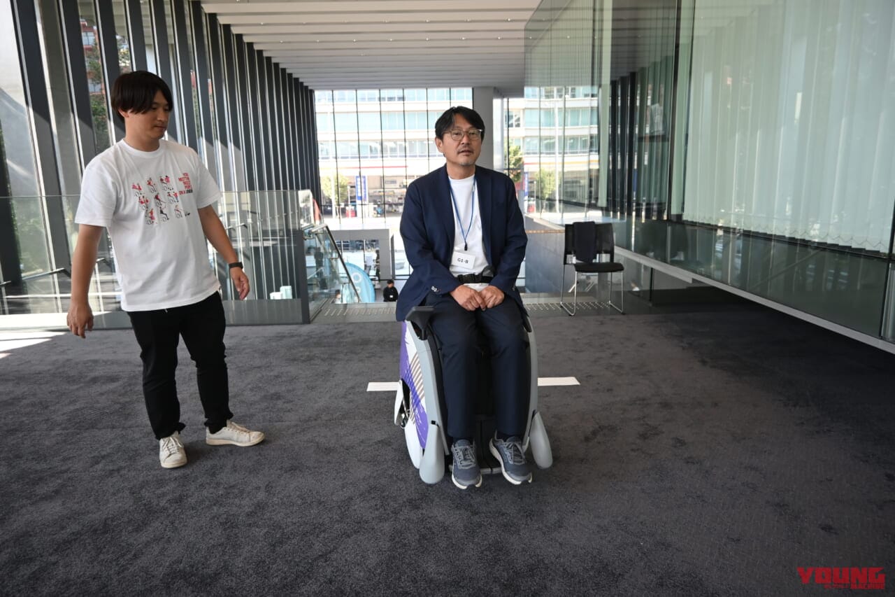 試乗|まるでSFの世界?! ホンダの未来型モビリティ「UNI-ONE」に試乗 | 本当に歩くように移動できたのか