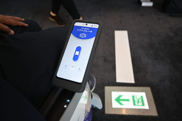スマホ｜ まるでSFの世界?! ホンダの未来型モビリティ「UNI-ONE」に試乗 | 本当に歩くように移動できたのか
