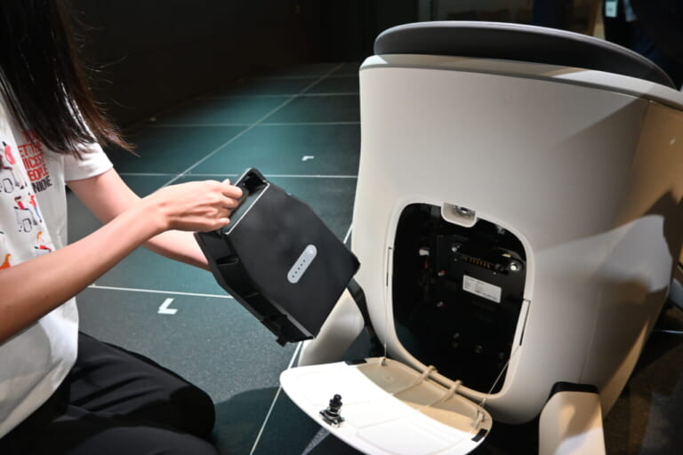 デモ｜ まるでSFの世界?! ホンダの未来型モビリティ「UNI-ONE」に試乗 | 本当に歩くように移動できたのか