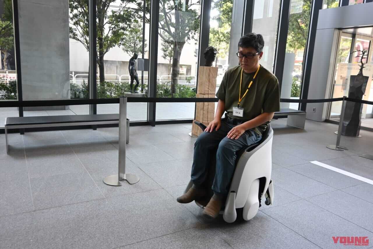 不慣れ｜ まるでSFの世界?! ホンダの未来型モビリティ「UNI-ONE」に試乗 | 本当に歩くように移動できたのか