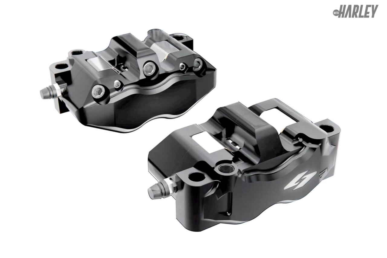 KRAUS|RT3 ラジアルキャリパー|見ているだけでワクワクする最新ハーレーカスタムパーツ〈スズキ&アソシエイツ〉