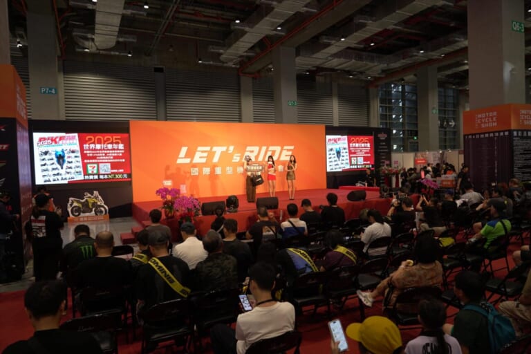 台湾モーターサイクルショー2025｜台湾も昭和レトロが人気?! スズキのスクーター「SUI」など出展の台湾モーターサイクルショー　レポートをお届け！
