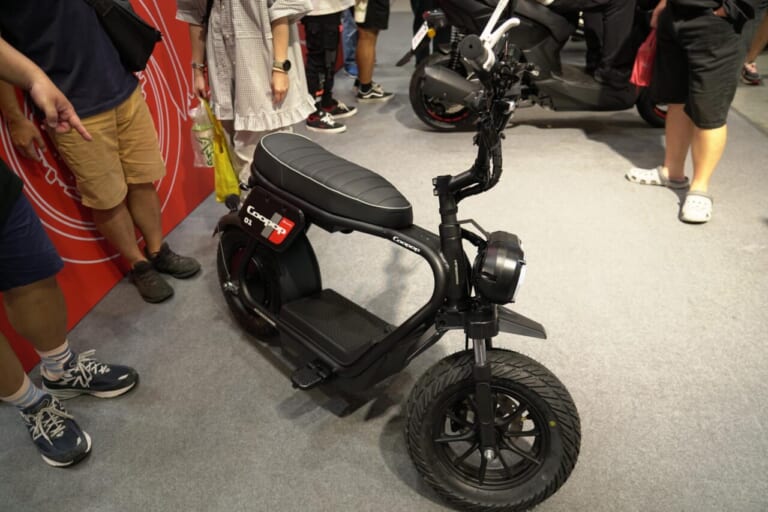 台湾モーターサイクルショー2025|台湾も昭和レトロが人気?! スズキのスクーター「SUI」など出展の台湾モーターサイクルショー レポートをお届け!