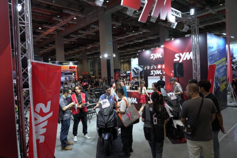 台湾モーターサイクルショー2025｜台湾も昭和レトロが人気?! スズキのスクーター「SUI」など出展の台湾モーターサイクルショー　レポートをお届け！