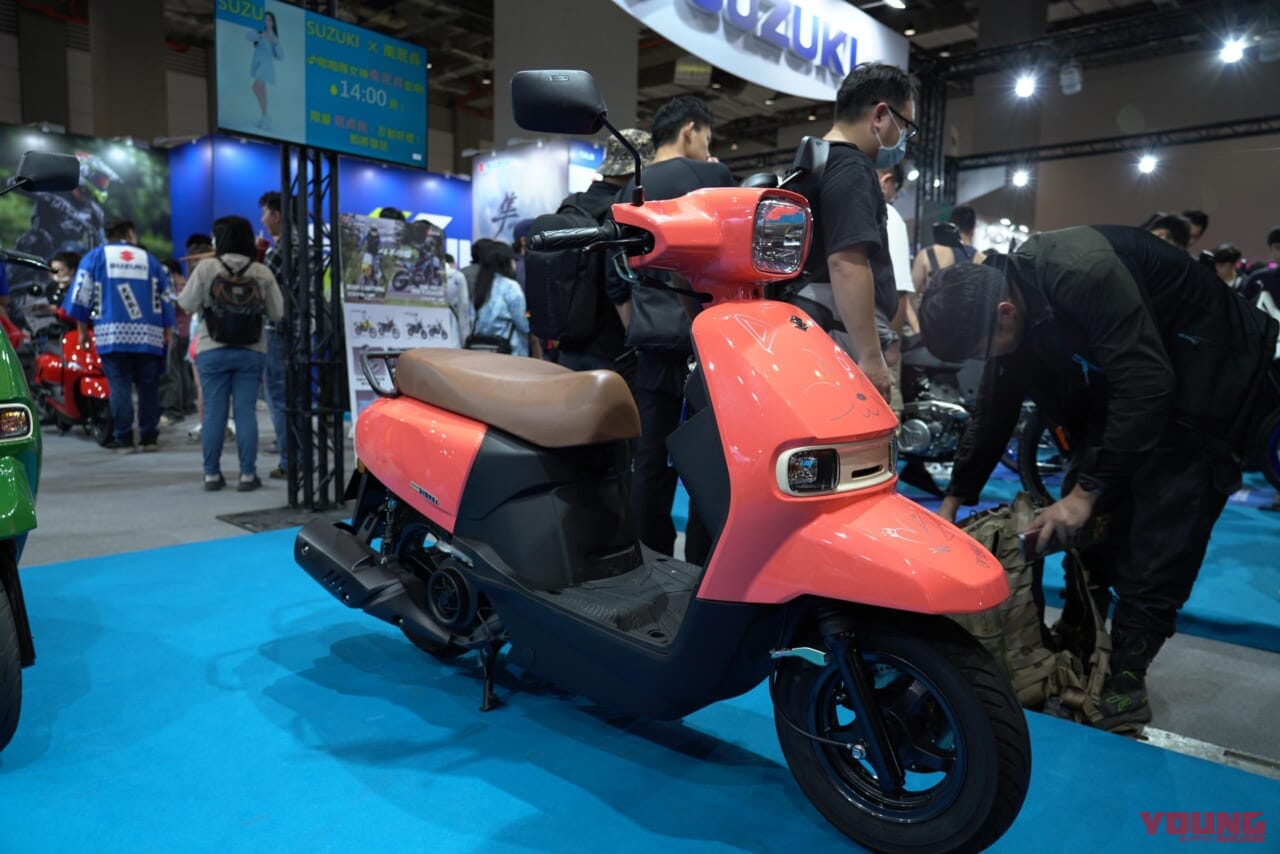 台湾モーターサイクルショー2025｜台湾も昭和レトロが人気?! スズキのスクーター「SUI」など出展の台湾モーターサイクルショー　レポートをお届け！