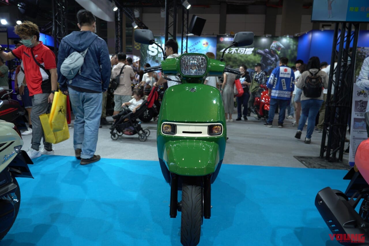 台湾モーターサイクルショー2025｜台湾も昭和レトロが人気?! スズキのスクーター「SUI」など出展の台湾モーターサイクルショー　レポートをお届け！