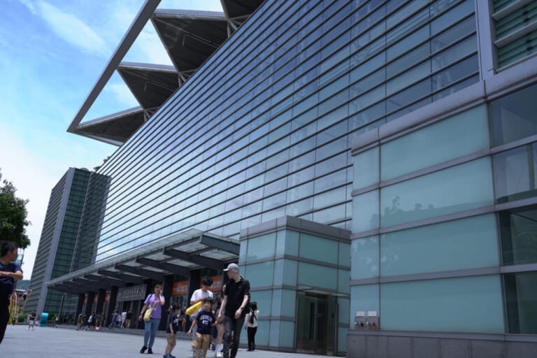 台湾モーターサイクルショー2025｜台湾も昭和レトロが人気?! スズキのスクーター「SUI」など出展の台湾モーターサイクルショー　レポートをお届け！