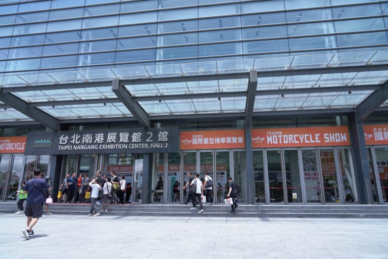 台湾モーターサイクルショー2025｜台湾も昭和レトロが人気?! スズキのスクーター「SUI」など出展の台湾モーターサイクルショー　レポートをお届け！
