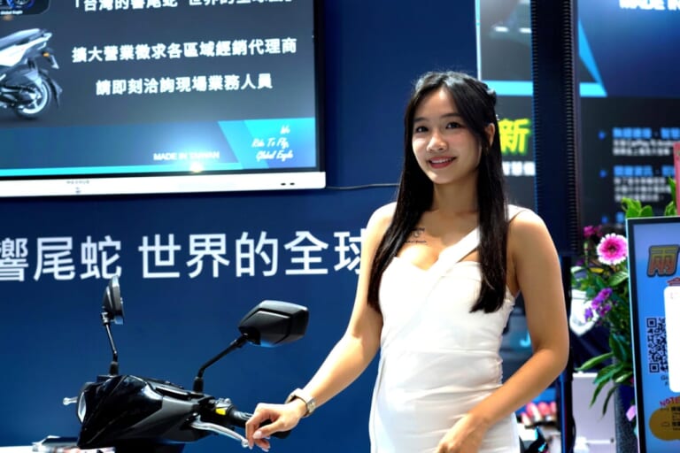 台湾モーターサイクルショー2025｜台湾も昭和レトロが人気?! スズキのスクーター「SUI」など出展の台湾モーターサイクルショー　レポートをお届け！