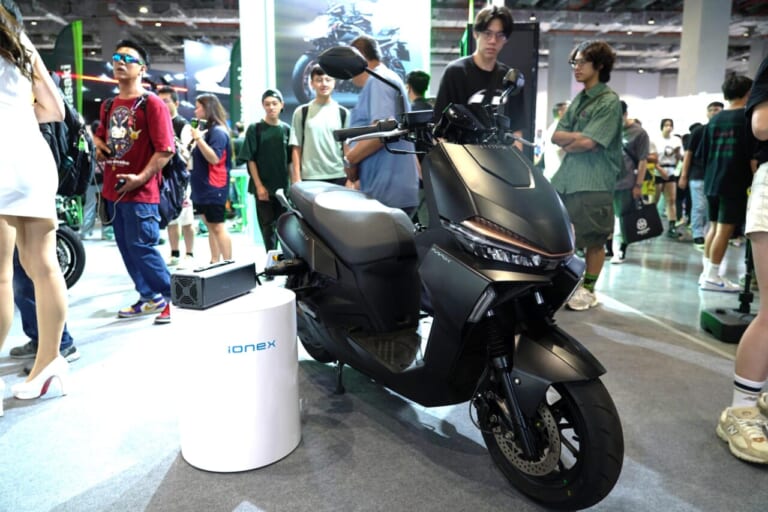 台湾モーターサイクルショー2025｜台湾も昭和レトロが人気?! スズキのスクーター「SUI」など出展の台湾モーターサイクルショー　レポートをお届け！