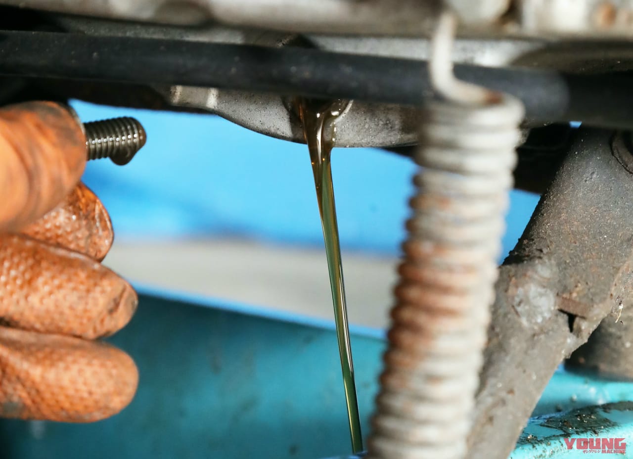 |【自分でできる】原付バイクのオイル交換|費用を抑えるやり方と手順、頻度を徹底ガイド