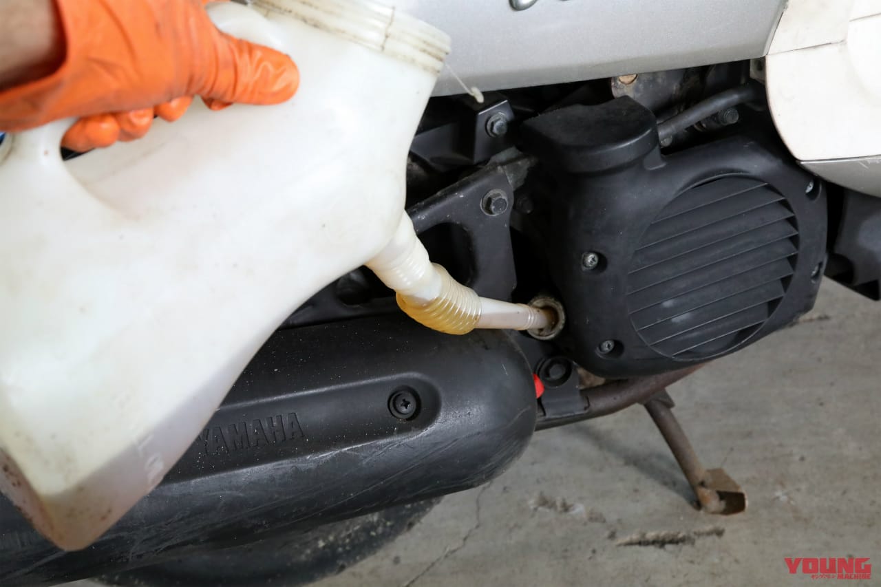 |【自分でできる】原付バイクのオイル交換|費用を抑えるやり方と手順、頻度を徹底ガイド