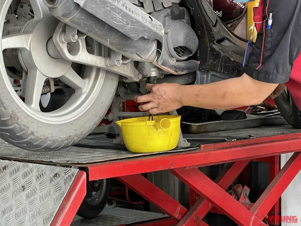 |【自分でできる】原付バイクのオイル交換|費用を抑えるやり方と手順、頻度を徹底ガイド