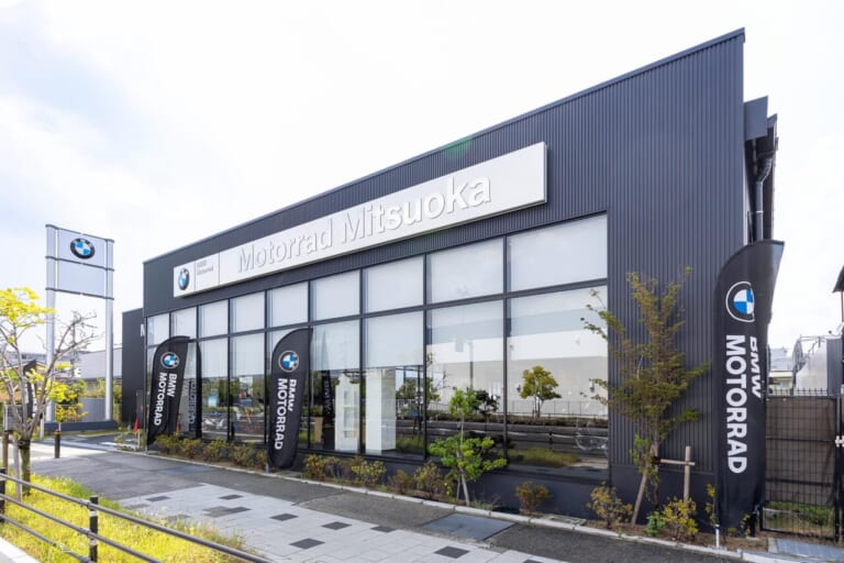 モトラッドミツオカ西宮店｜外観｜正規ディーラーだからこそ対応したい、伝えたい。往年の名車も販売、修理対応する光岡自動車