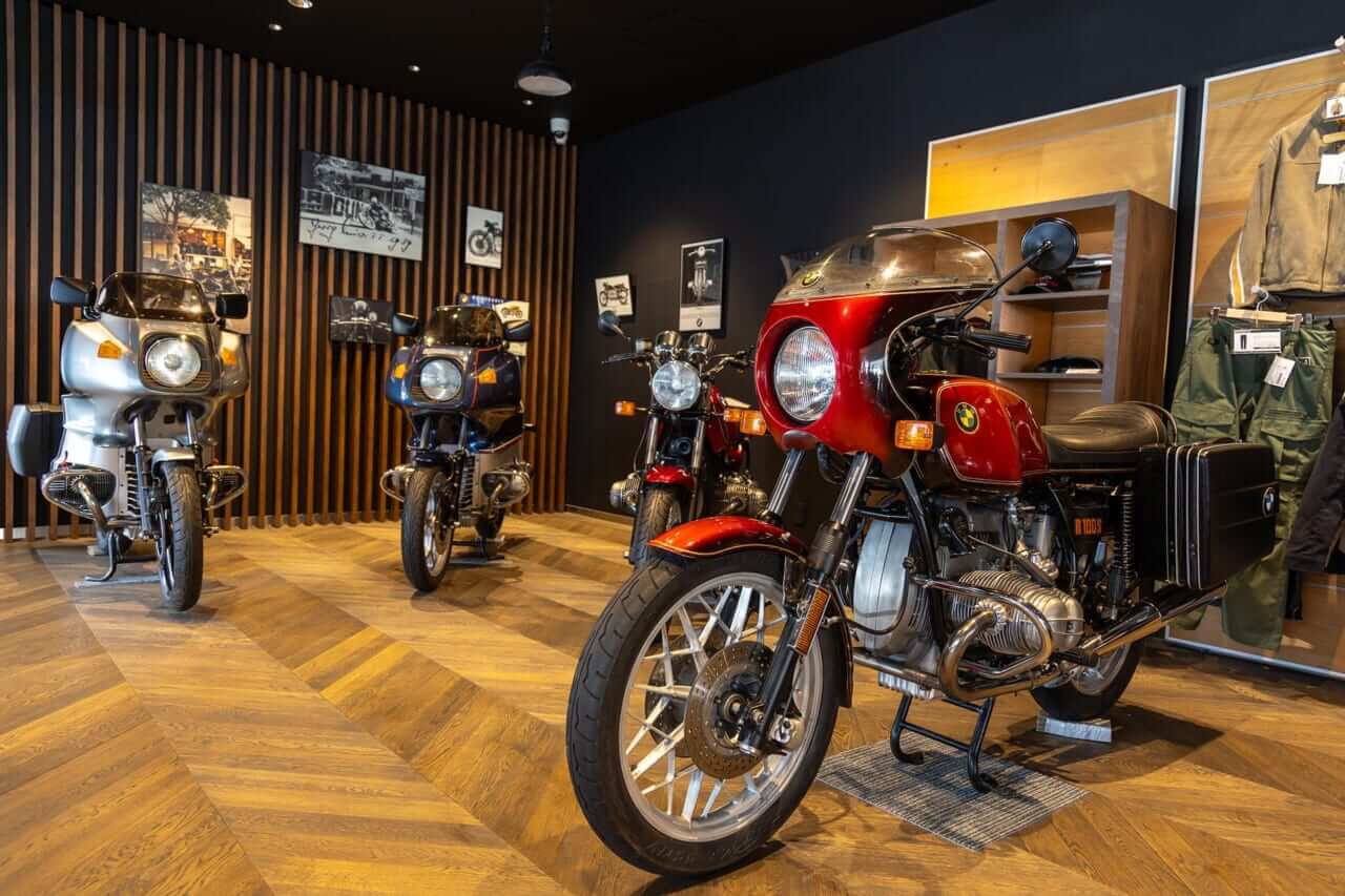 ヘリテイジコーナー｜正規ディーラーだからこそ対応したい、伝えたい。往年の名車も販売、修理対応する光岡自動車