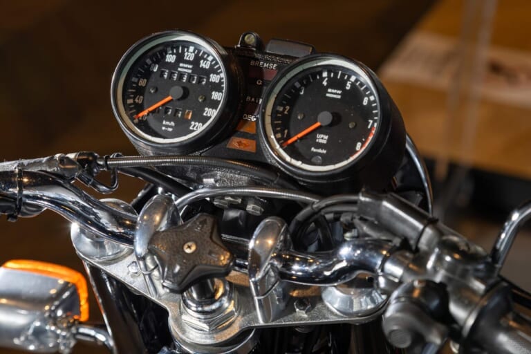 BMW Motorrad｜R75/6｜ステアリングダンパー｜正規ディーラーだからこそ対応したい、伝えたい。往年の名車も販売、修理対応する光岡自動車