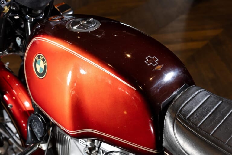 BMW Motorrad｜R100S｜タンク｜正規ディーラーだからこそ対応したい、伝えたい。往年の名車も販売、修理対応する光岡自動車
