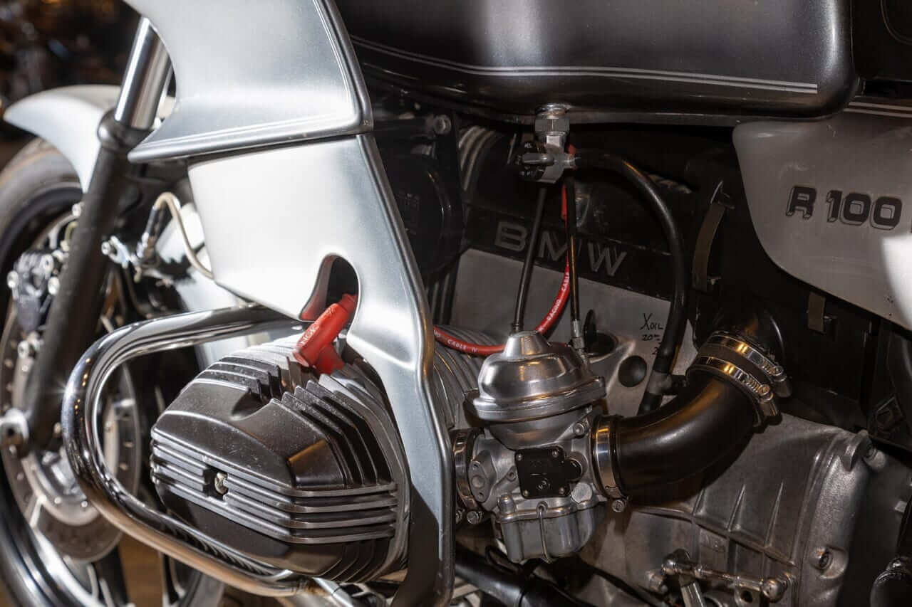 BMW Motorrad｜R100RS｜エンジン｜正規ディーラーだからこそ対応したい、伝えたい。往年の名車も販売、修理対応する光岡自動車