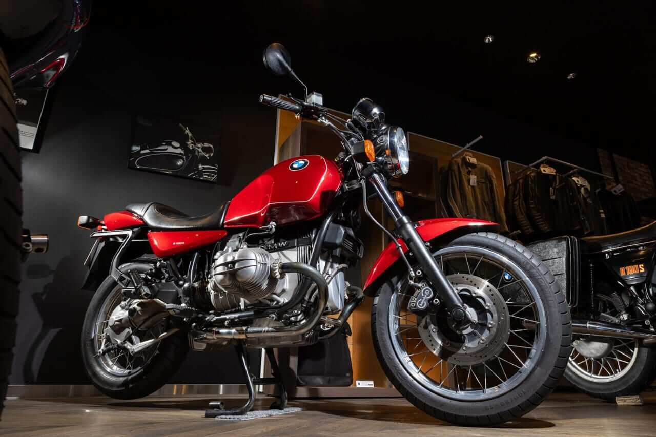 BMW Motorrad｜R100R｜Mystic｜正規ディーラーだからこそ対応したい、伝えたい。往年の名車も販売、修理対応する光岡自動車