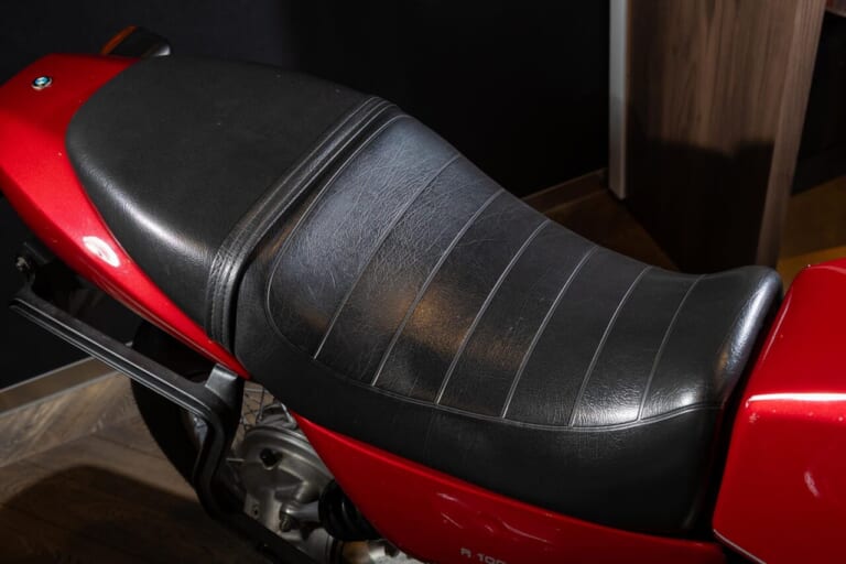 BMW Motorrad｜R100R｜Mystic｜シート｜正規ディーラーだからこそ対応したい、伝えたい。往年の名車も販売、修理対応する光岡自動車