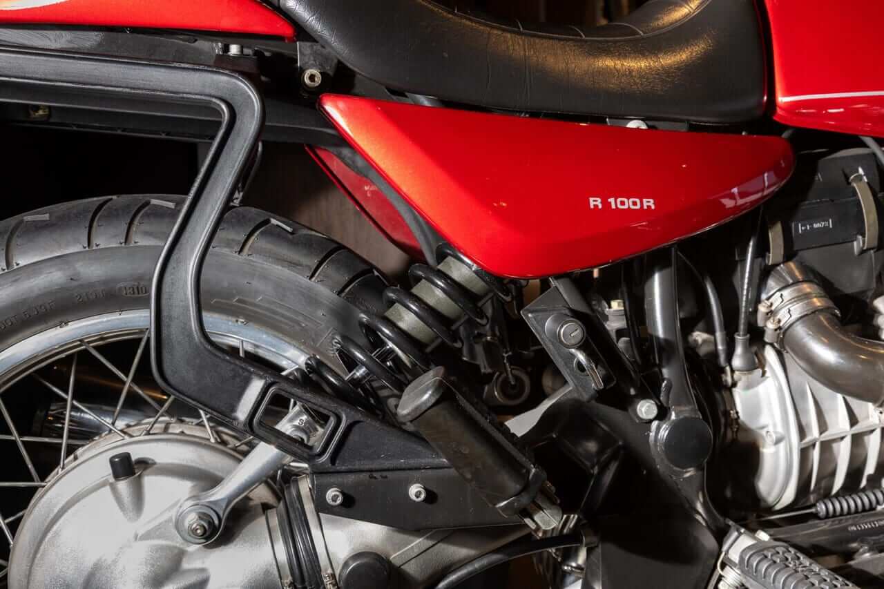 BMW Motorrad｜R100R｜サス｜正規ディーラーだからこそ対応したい、伝えたい。往年の名車も販売、修理対応する光岡自動車