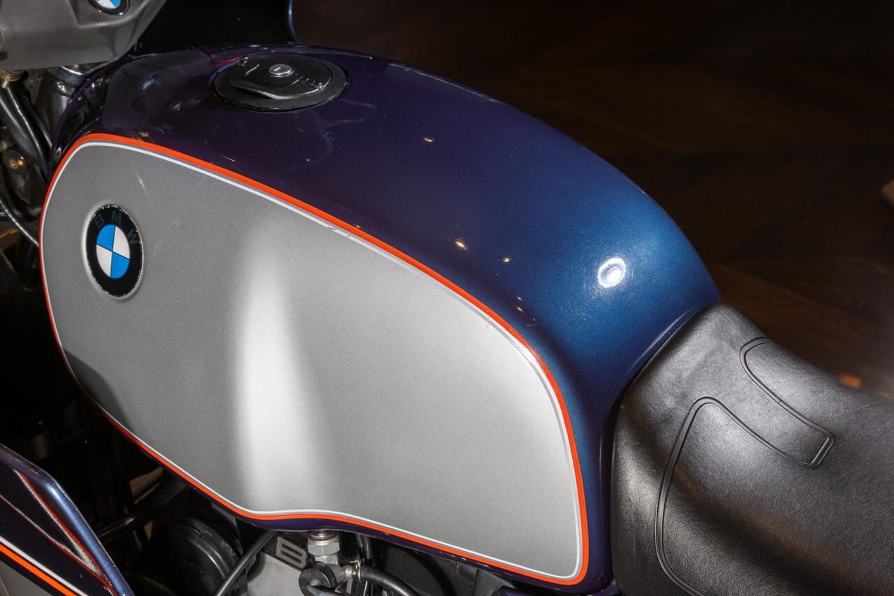 BMW Motorrad｜R100RS｜ガソリンタンク｜正規ディーラーだからこそ対応したい、伝えたい。往年の名車も販売、修理対応する光岡自動車