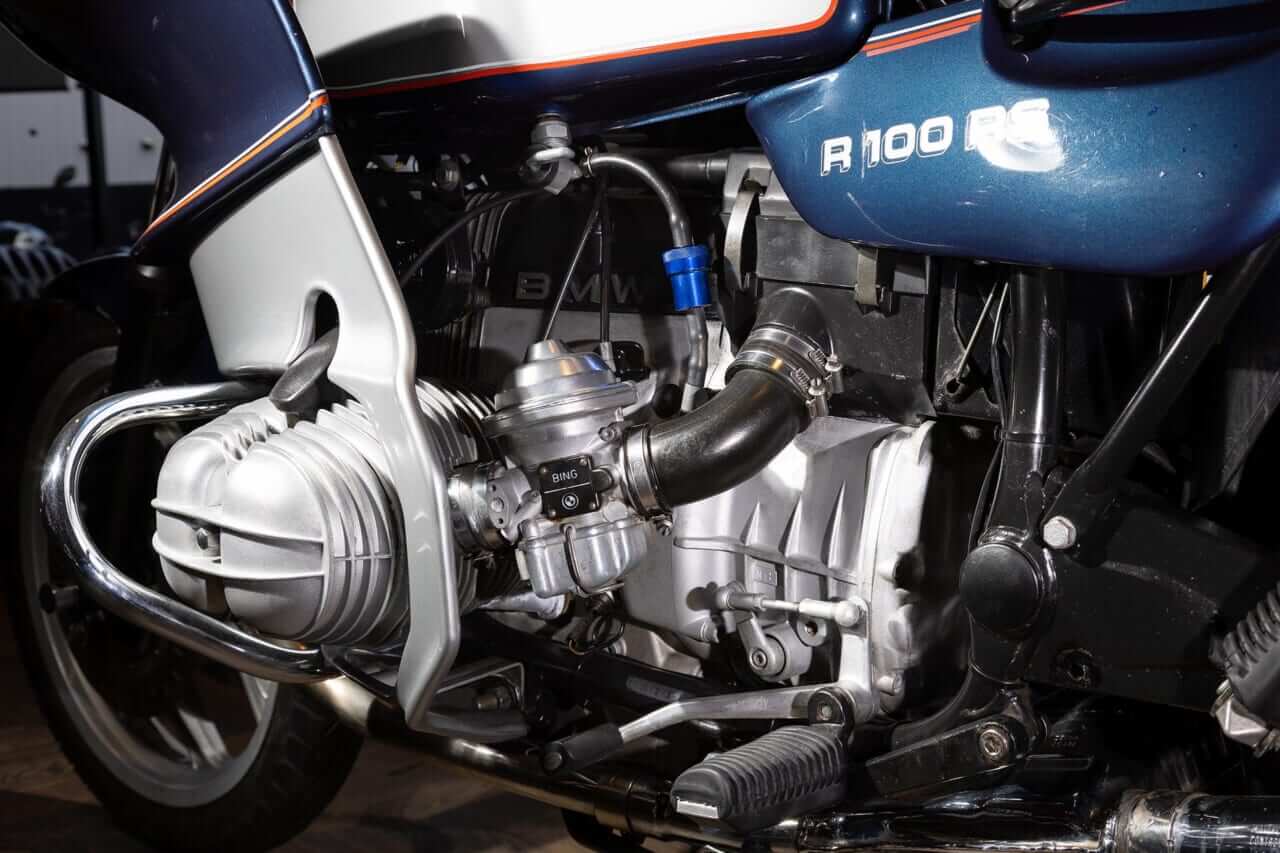 BMW Motorrad｜R100RS｜キャブ｜正規ディーラーだからこそ対応したい、伝えたい。往年の名車も販売、修理対応する光岡自動車