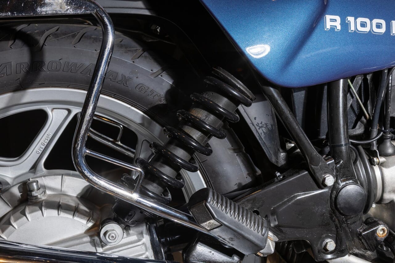 BMW Motorrad｜R100RS｜リヤショック｜正規ディーラーだからこそ対応したい、伝えたい。往年の名車も販売、修理対応する光岡自動車