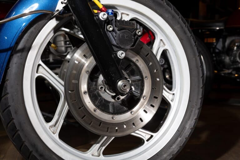 BMW Motorrad｜R100RS｜ブレーキホース｜正規ディーラーだからこそ対応したい、伝えたい。往年の名車も販売、修理対応する光岡自動車