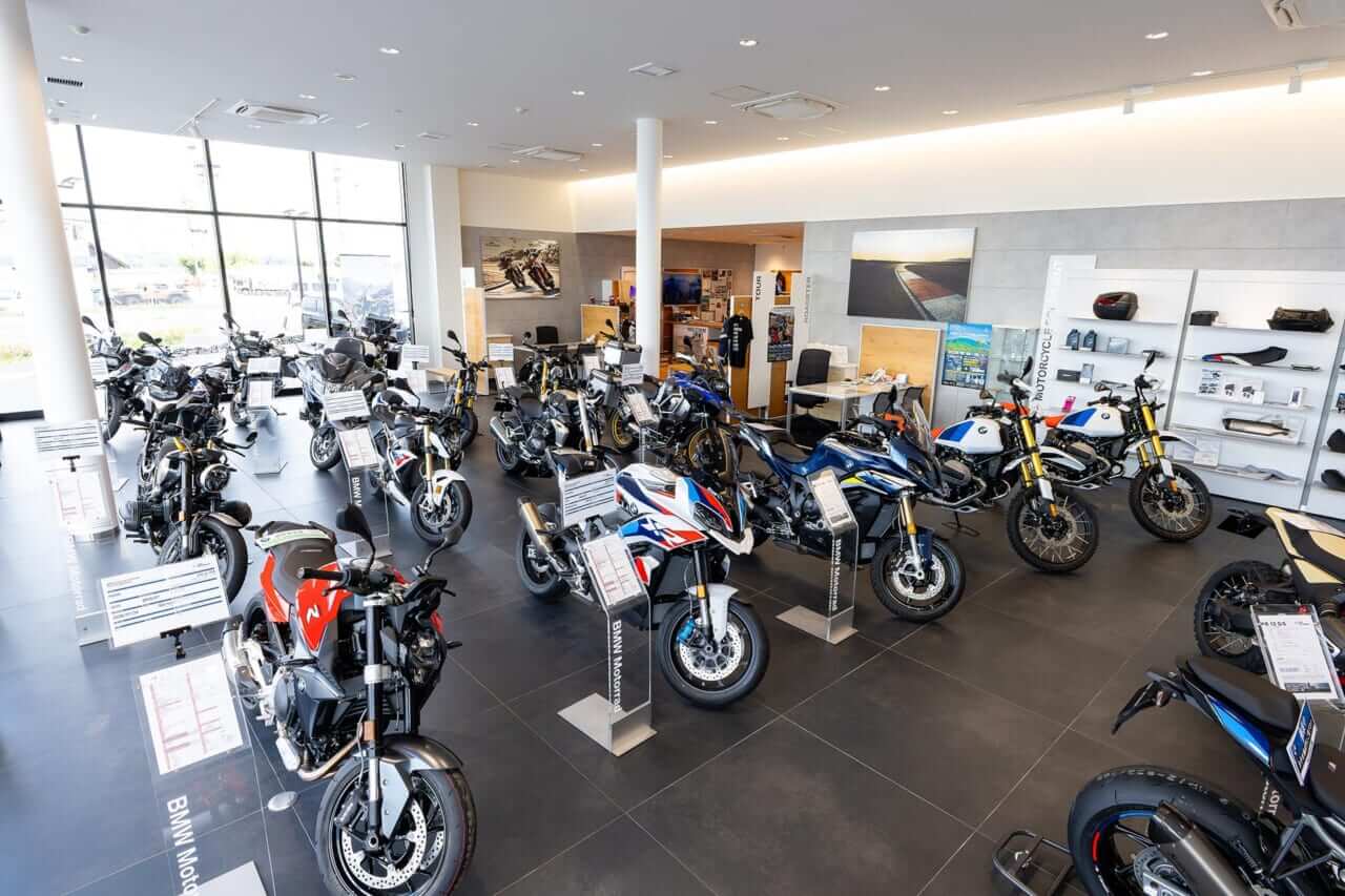 モトラッドミツオカ鈴鹿店｜BMW認定中古車を潤沢に揃えるモトラッドミツオカグループ。鈴鹿店は素性の確かな優良車のみ取り扱い