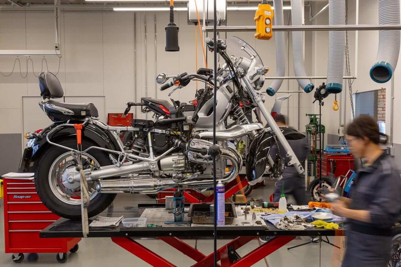 モトラッドミツオカ鈴鹿店|R1200Cイメージ|BMW認定中古車を潤沢に揃えるモトラッドミツオカグループ。鈴鹿店は素性の確かな優良車のみ取り扱い