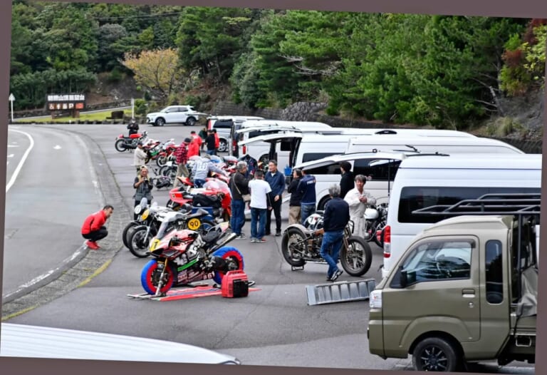 伊勢志摩スカイラインを完全貸切で原付もレーサーもOK! レジェンド八代俊二と走る夢の走行撮影会が開催決定｜伊勢志摩スカイラインを完全貸切で原付もレーサーもOK! レジェンド八代俊二と走る夢の走行撮影会が開催決定