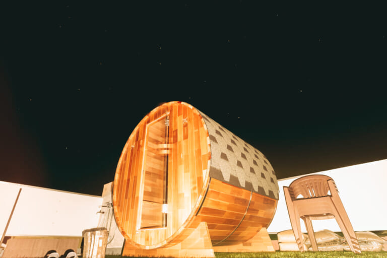 ツーリングの疲れに効く! 絶景と癒しの楽園、伊勢志摩に「絶景バレルサウナ付き民泊」が爆誕|ツーリングの疲れに効く! 絶景と癒しの楽園、伊勢志摩に「絶景バレルサウナ付き民泊」が爆誕