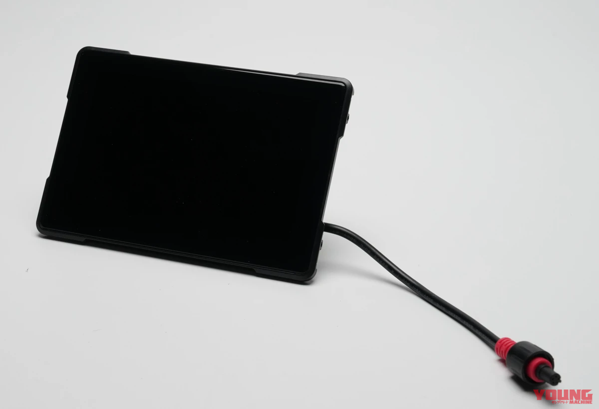 CUSTOM JAPAN SRD5 Slim｜コスパ最強の1万円台! CarPlay/Android Auto対応のバイク用スマートモニター「SRD5 Slim」が登場