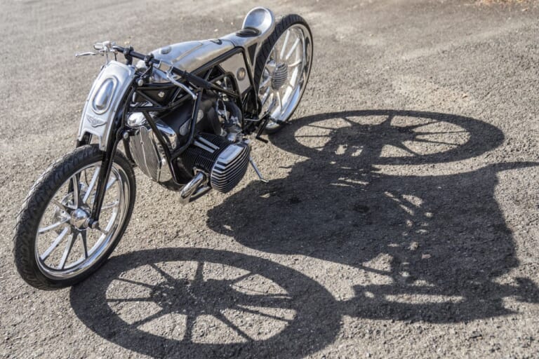 BMW Motorrad Departed｜世界が注目するビルダーの最新作! ロイヤルエンフィールド「CLASSIC 650」カスタムが横浜HRCSに登場