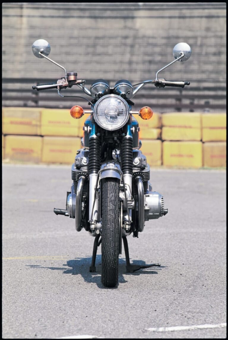 HONDA DREAM CB750FOUR｜2輪の歴史を塗り替えた量産車初の並列4気筒車：ホンダDREAM CB750FOUR【1969～1977】