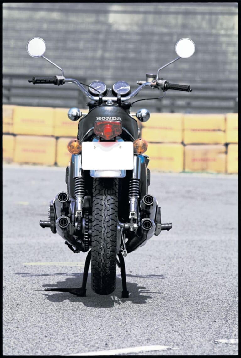 HONDA DREAM CB750FOUR｜2輪の歴史を塗り替えた量産車初の並列4気筒車：ホンダDREAM CB750FOUR【1969～1977】
