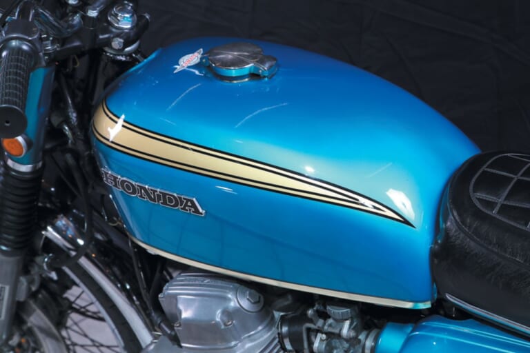 HONDA DREAM CB750FOUR｜2輪の歴史を塗り替えた量産車初の並列4気筒車：ホンダDREAM CB750FOUR【1969～1977】