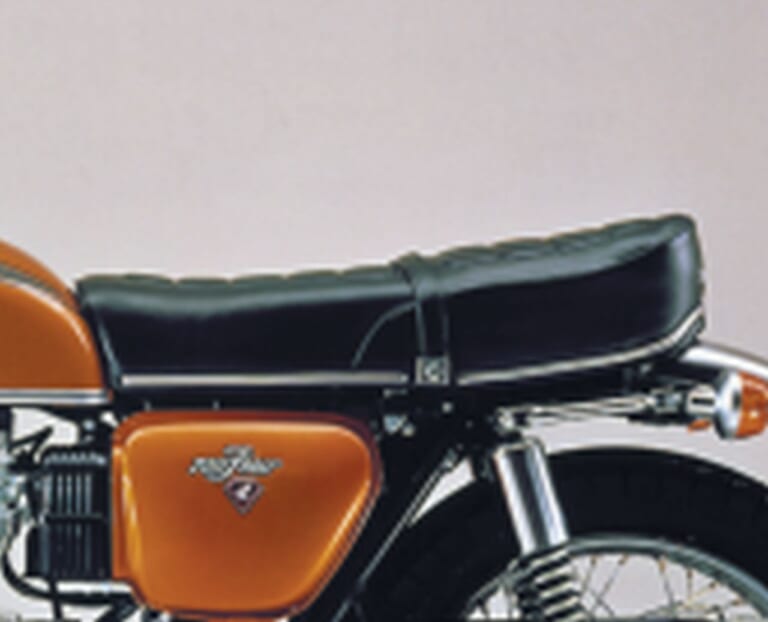 HONDA DREAM CB750FOUR|改良を重ねながら派生機種を展開:ホンダDREAM CB750FOUR【1969~1977】の系譜