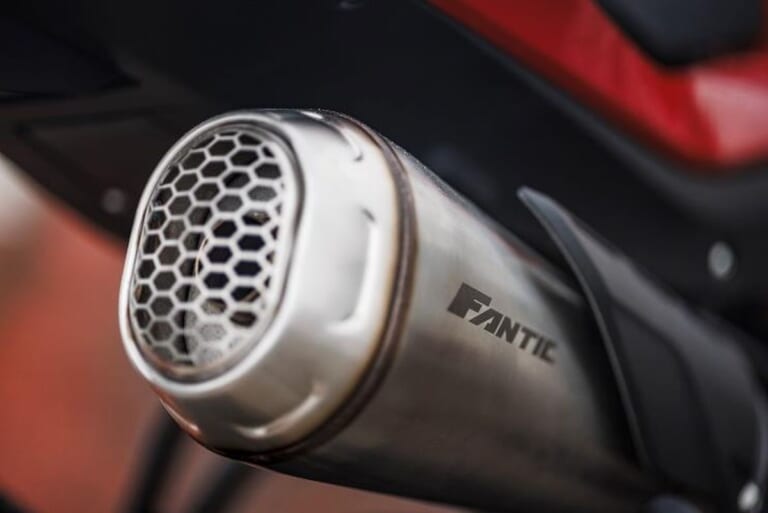 FANTIC STEALTH125｜EICMAで話題の本格派原付二種ネイキッド! ファンティック「ステルス125」日本上陸