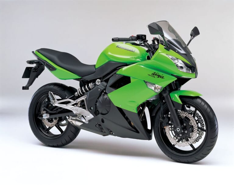 2011 KAWASAKI Ninja400｜世代別に解説! 国産4社の400cc4ストツインの系譜【HAWK-II/GS400/Z400/XS400etc】