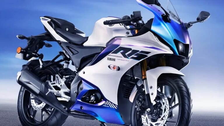 2025年のヤマハ「R15 V4」にマジョーラカラー！ ブルー変更、ブラック追加も【海外】