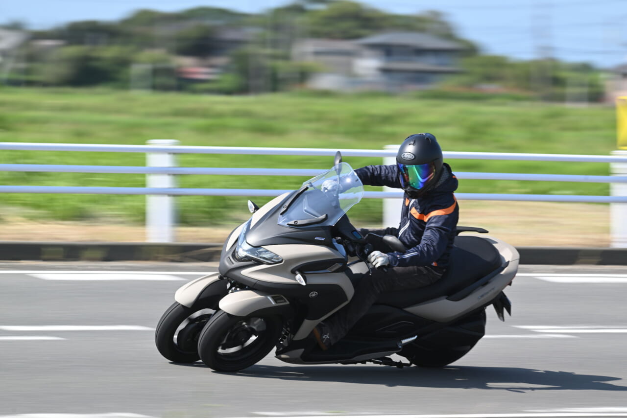 ヤマハ｜トリシティ300｜試乗インプレッション｜【安定感抜群で高速道路もラクラクのオートマ リーニング・マルチ・ホイール】ヤマハ　トリシティ300 2025モデル試乗レポート