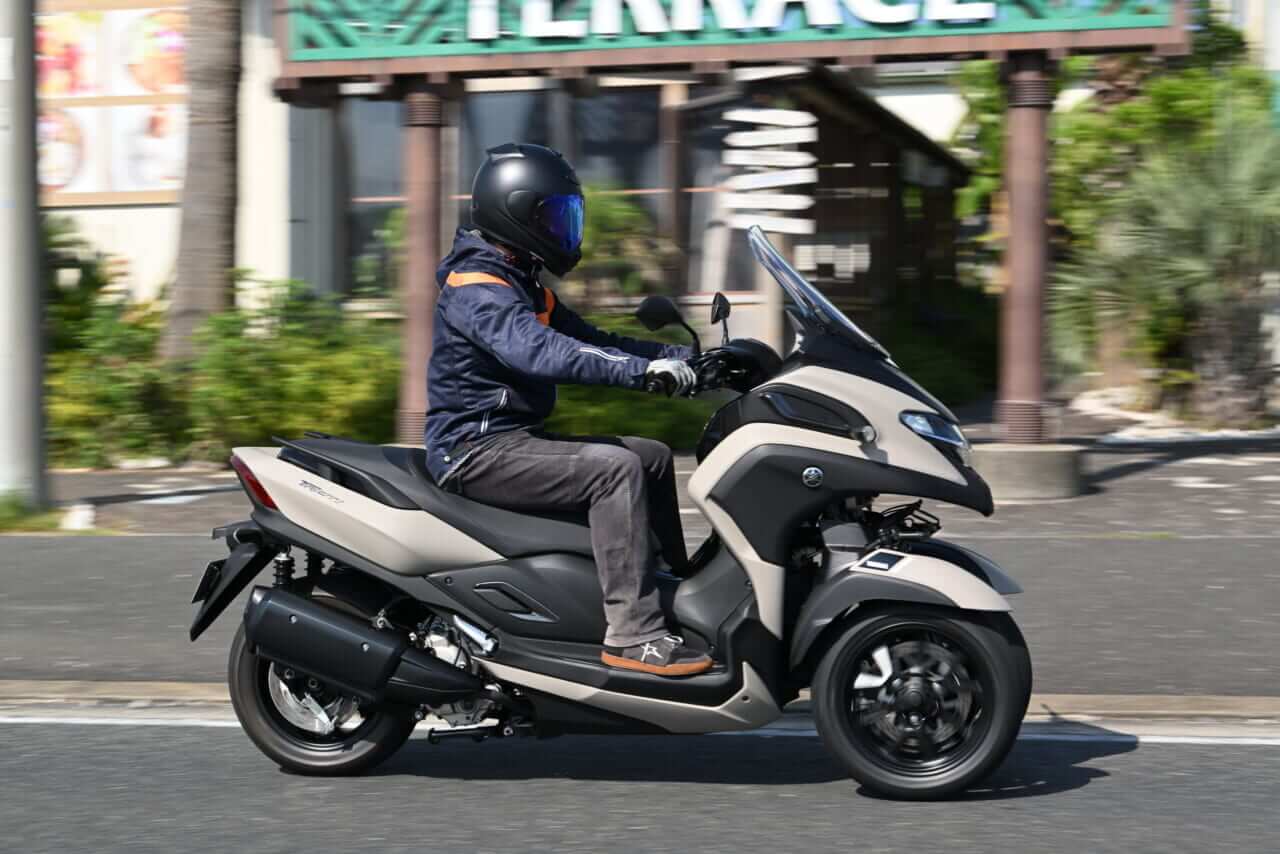 ヤマハ｜トリシティ300｜試乗インプレッション｜【安定感抜群で高速道路もラクラクのオートマ リーニング・マルチ・ホイール】ヤマハ　トリシティ300 2025モデル試乗レポート